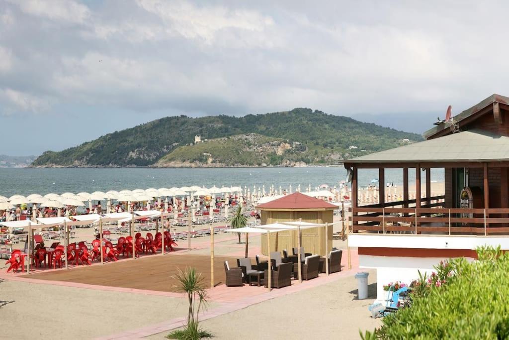Апартаменты Girasole A Due Passi Dal Mare Минтурно Экстерьер фото